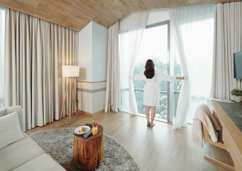 Custom Window Treatments vs. Off-the-Shelf:  The StyFect Advantage for Dubai Homes & Offices